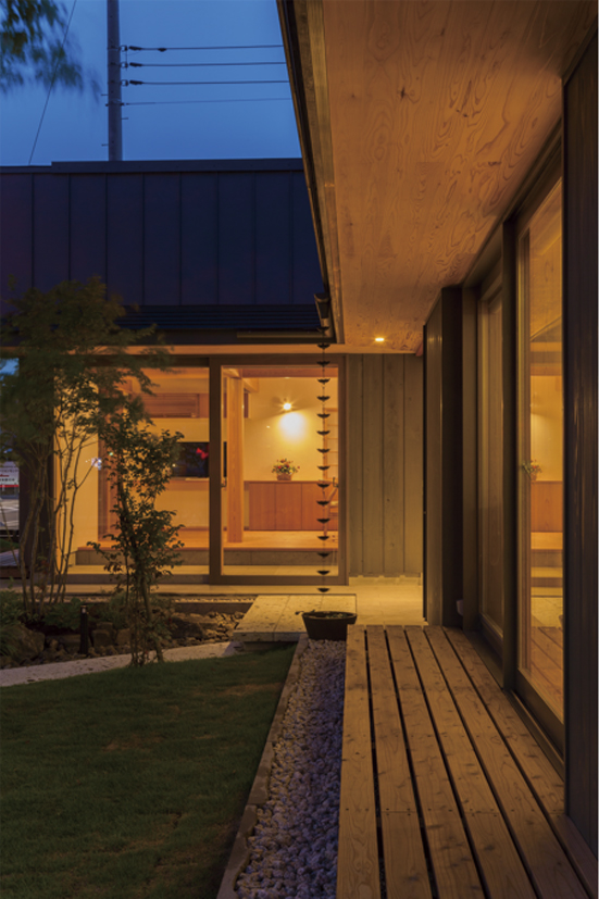 モデルハウス「あいの杜」の夜の庭