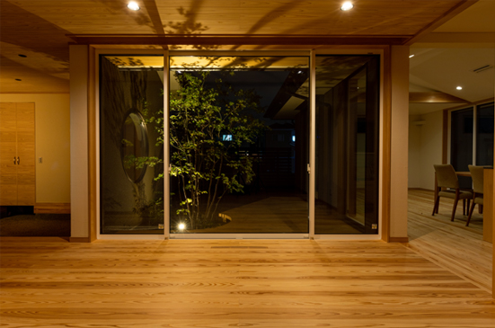 モデルハウス「息吹木」の夜の廊下