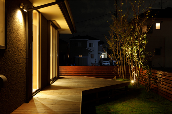 モデルハウス「息吹木」の夜の中庭